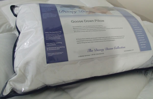 White Goose Down Pillow - No Mite & Downfresh Certificate 
